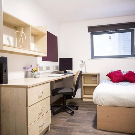 Small Double Ensuite Room Next To The City Centre Leeds  Eksteriør billede