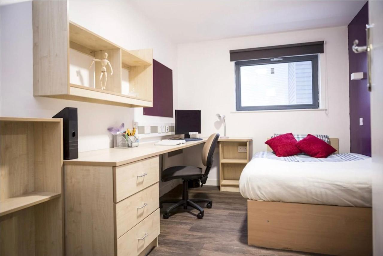 Small Double Ensuite Room Next To The City Centre Leeds  Eksteriør billede